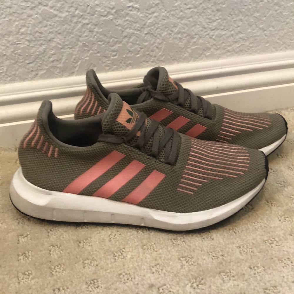 Adidas swift run olive gray